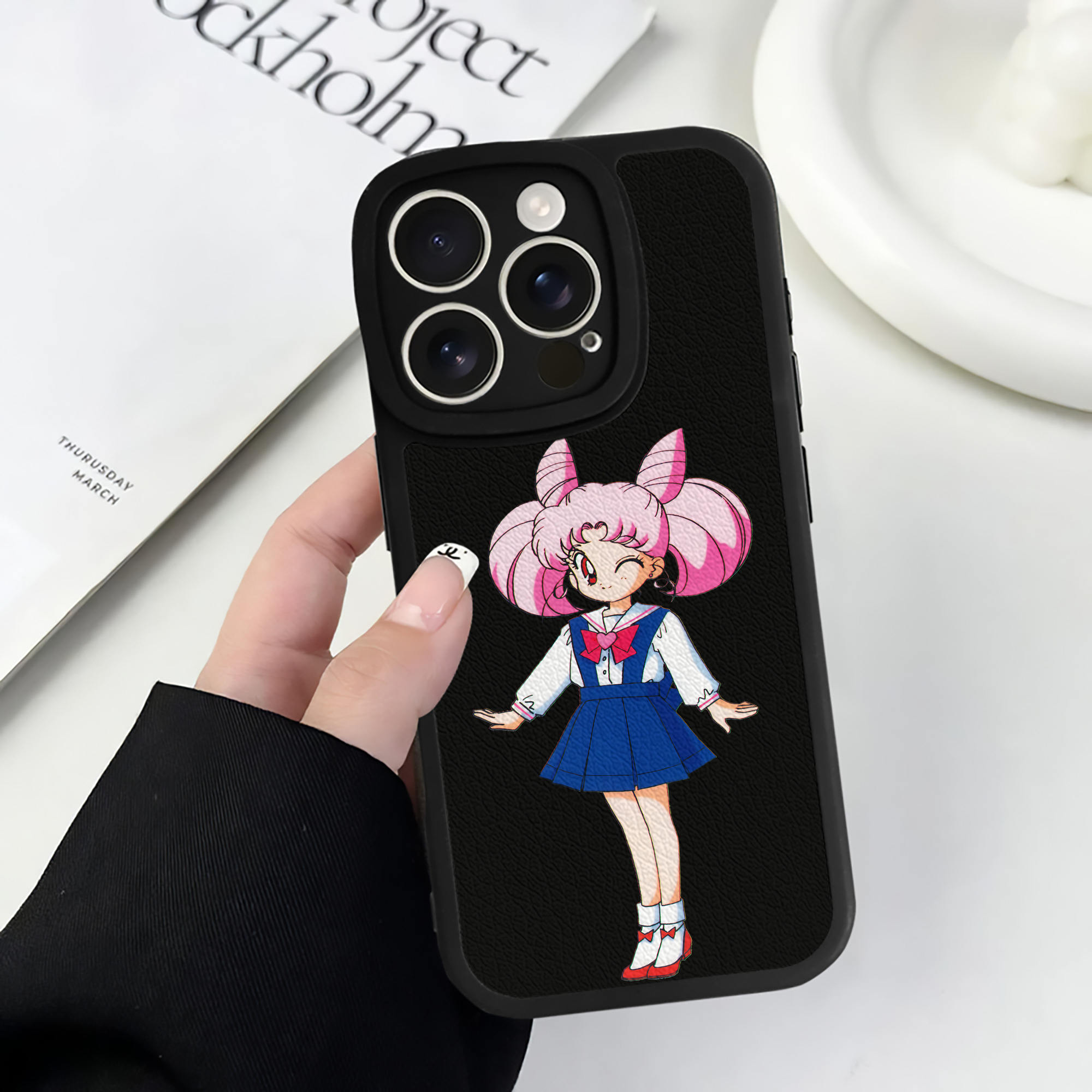 （画像用） 美少女戦士セーラームーン ちびうさ Sailor Moon Chibiusa Tsukino Usagi Small Lady Serenity 【iPhone 16シリーズ対応】シリコンスマホケース（レザー調） 材質：シリコン